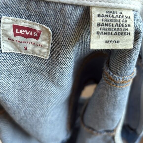 Levi’s Charlie Denim Button Up Crop Top in I’m Never Wrong w Adjustable Straps - Picture 5 of 8